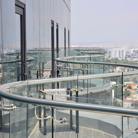 Baruk Guadalajara Hotel de Autor Bagian luar foto A glass balustrade