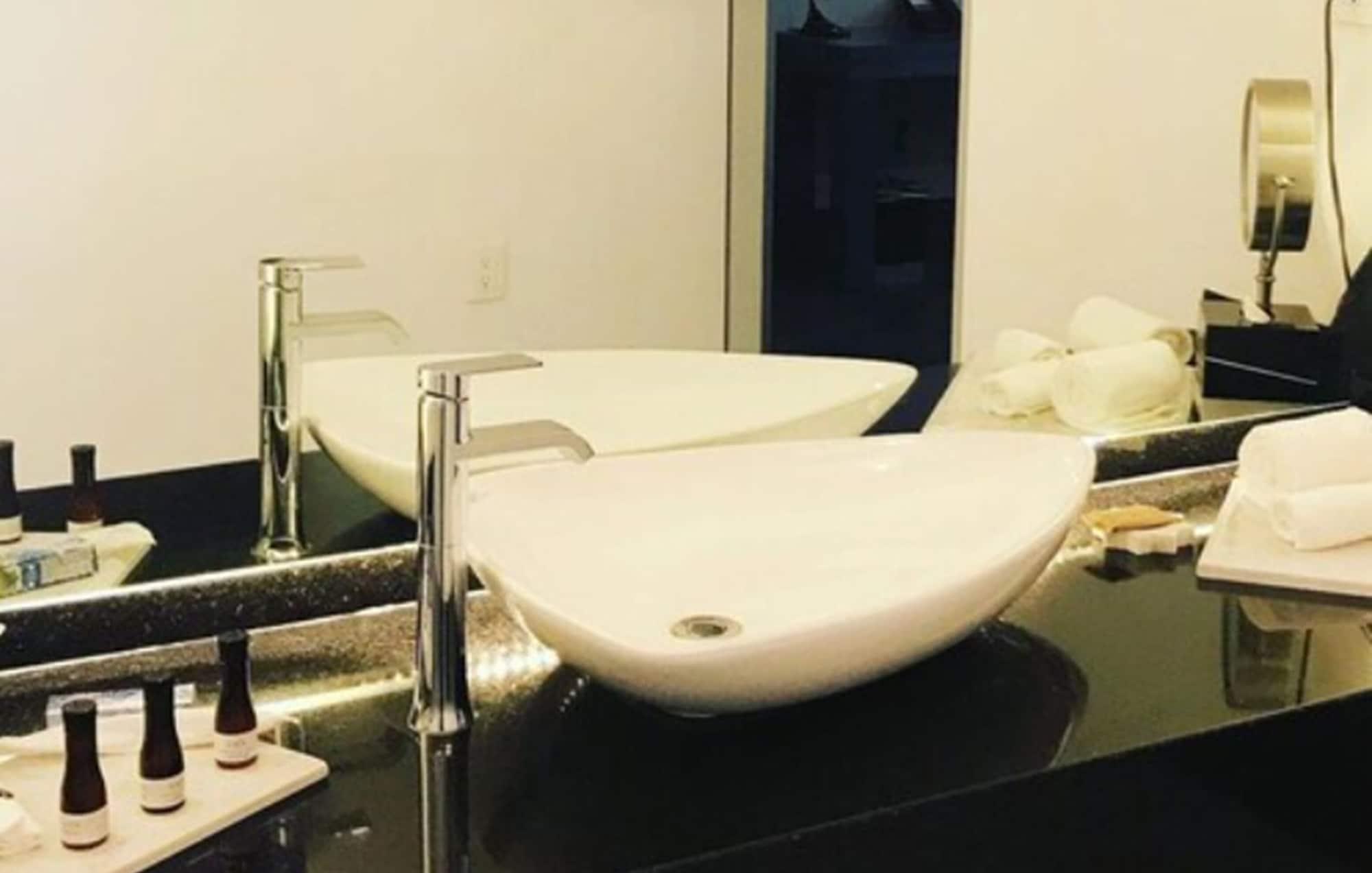 Baruk Guadalajara Hotel de Autor Bagian luar foto A vessel sink