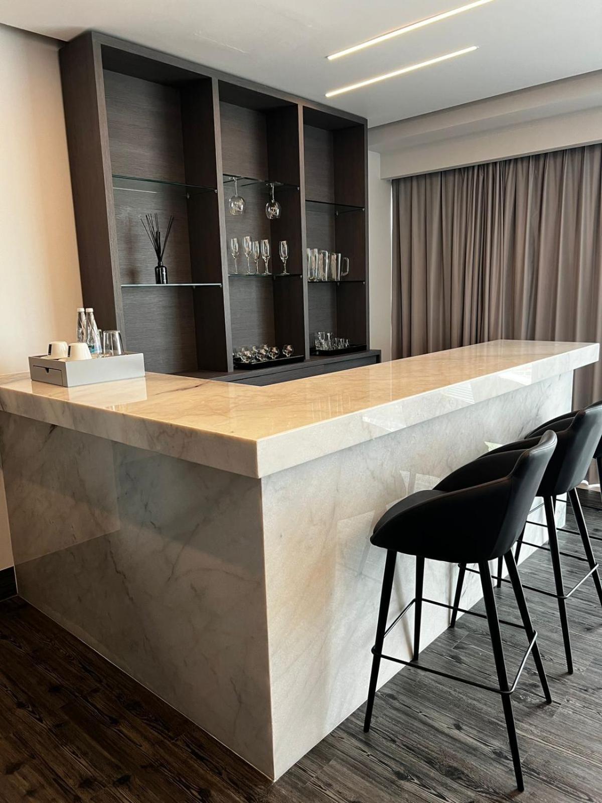 Baruk Guadalajara Hotel de Autor Bagian luar foto A bar in a private home