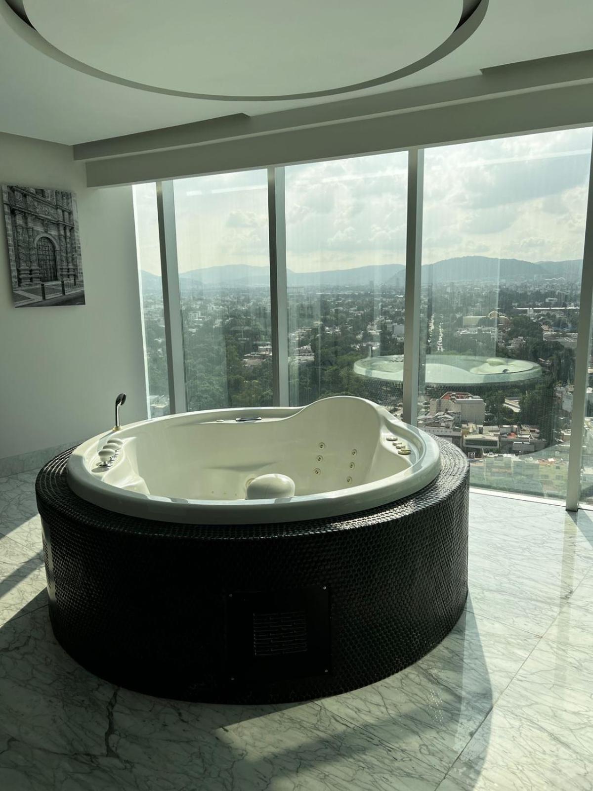 Baruk Guadalajara Hotel de Autor Bagian luar foto A whirlpool bathtub