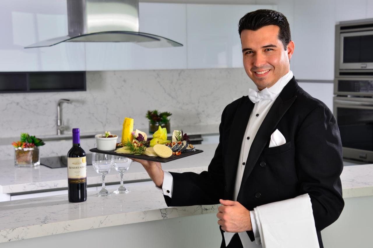 Baruk Guadalajara Hotel de Autor Bagian luar foto A butler in a modern kitchen
