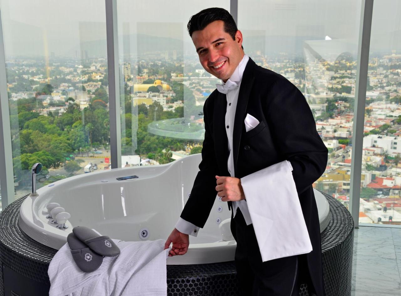Baruk Guadalajara Hotel de Autor Bagian luar foto A butler in a hotel